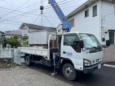ユニック車にて作業