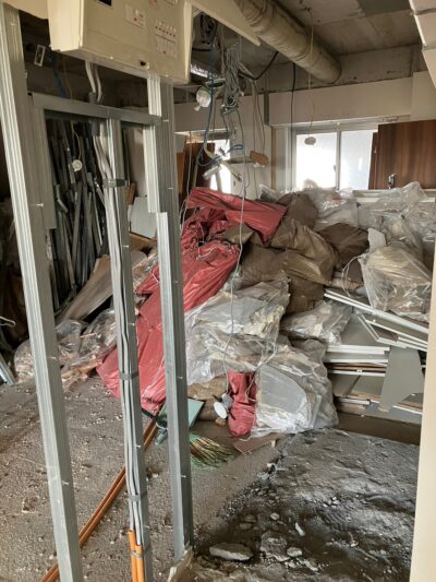 内装解体後の廃棄物の回収前