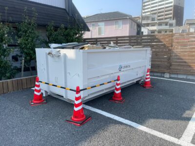 展示場の産廃コンテナ引き上げ