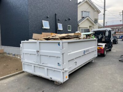 新築工事に伴う産業廃棄物回収後