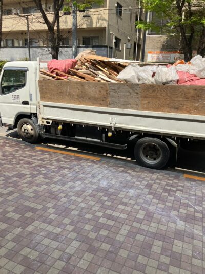 解体工事に伴う産業廃棄物回収