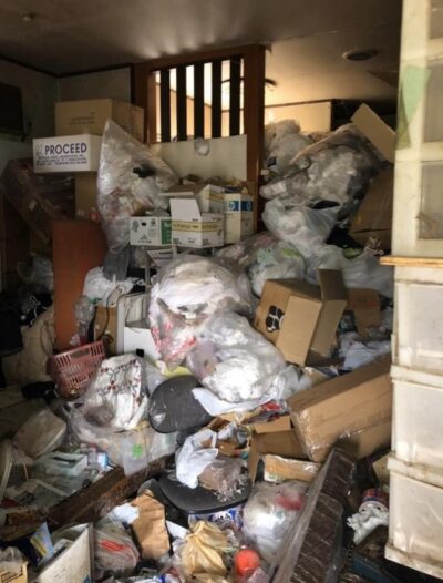解体前残置物撤去画像